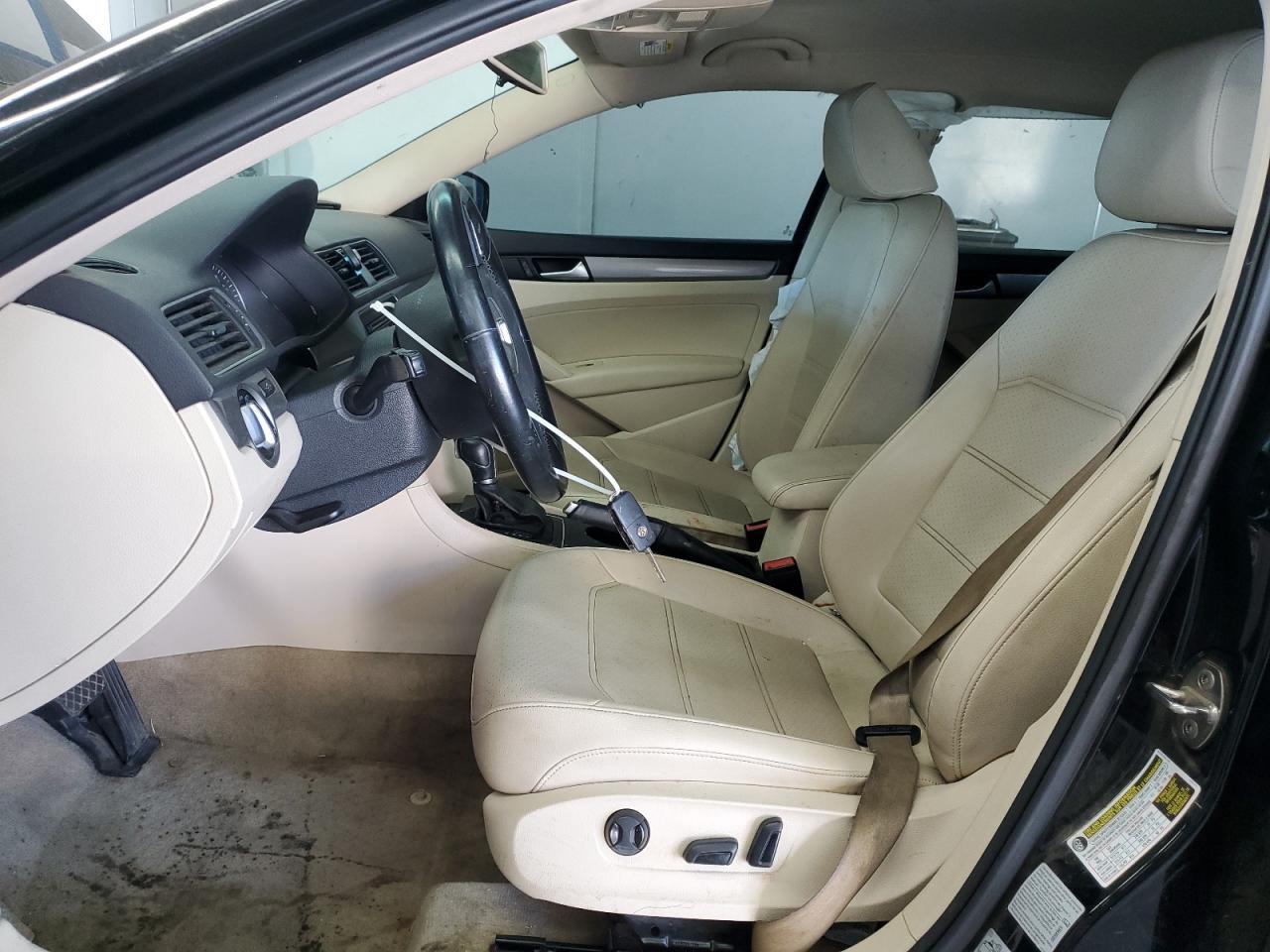 2015 Volkswagen Passat S - Image 7