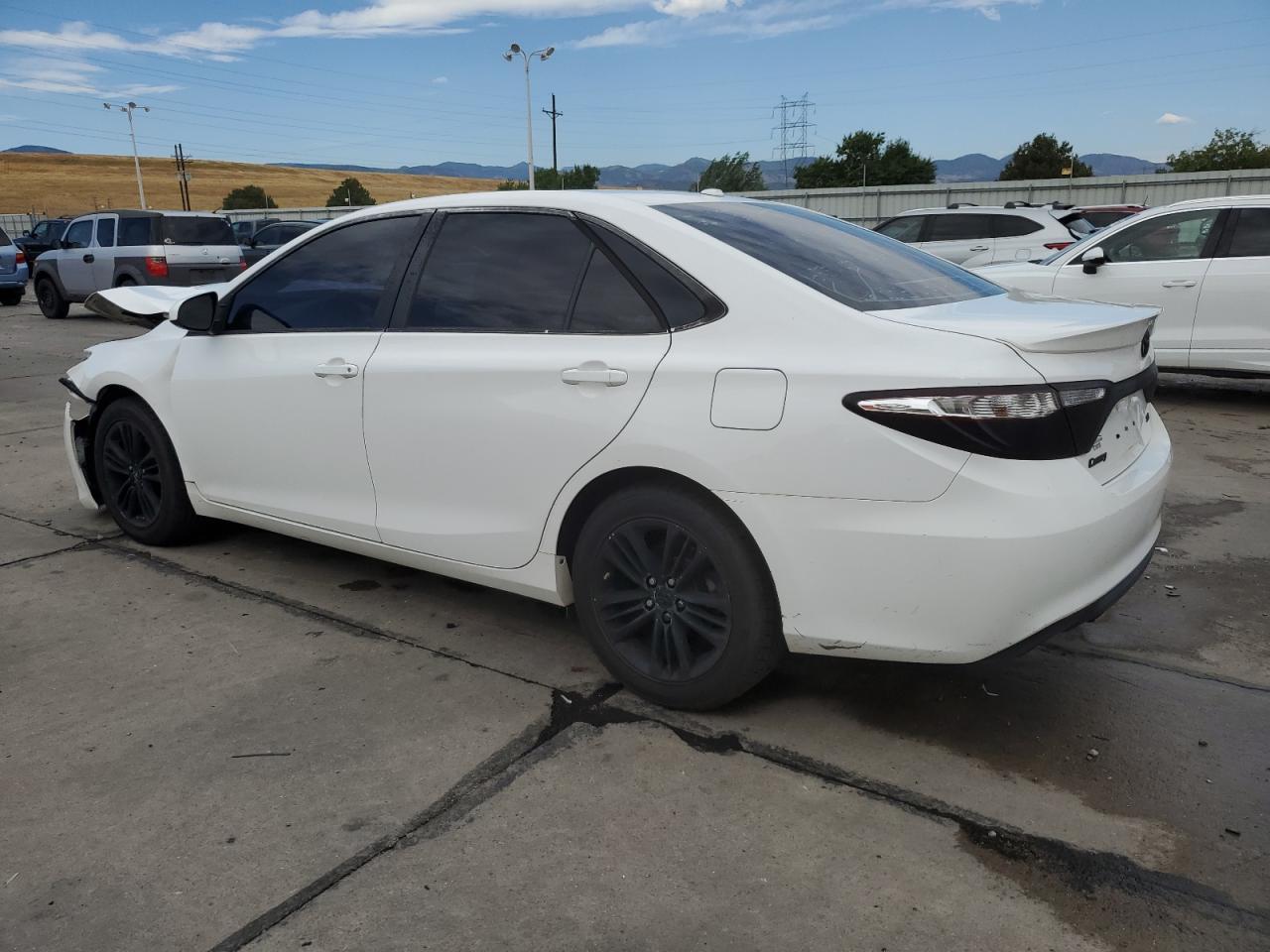 2015 Toyota Camry Le - Фото 2