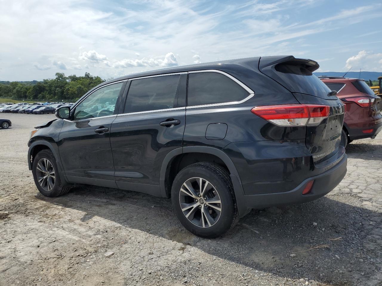 2019 Toyota Highlander Le - Фото 2