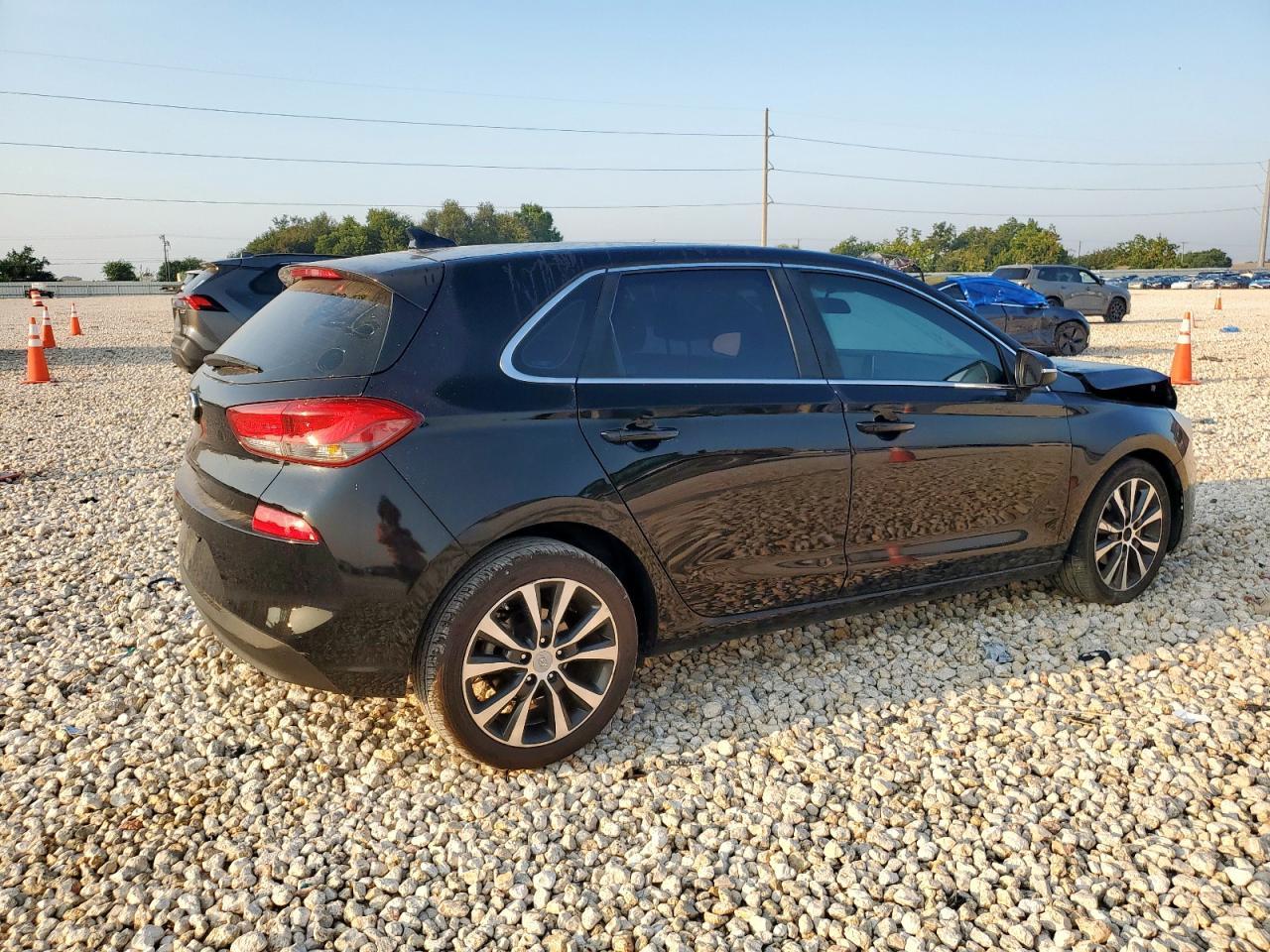 2018 Hyundai Elantra Gt - Image 3