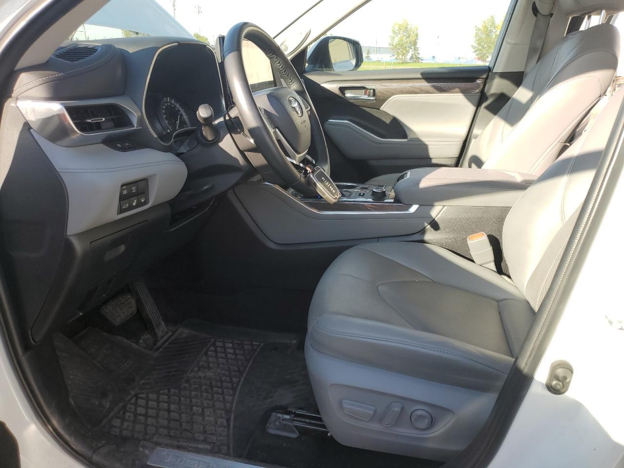 2022 Toyota Highlander Platinum - Image 7