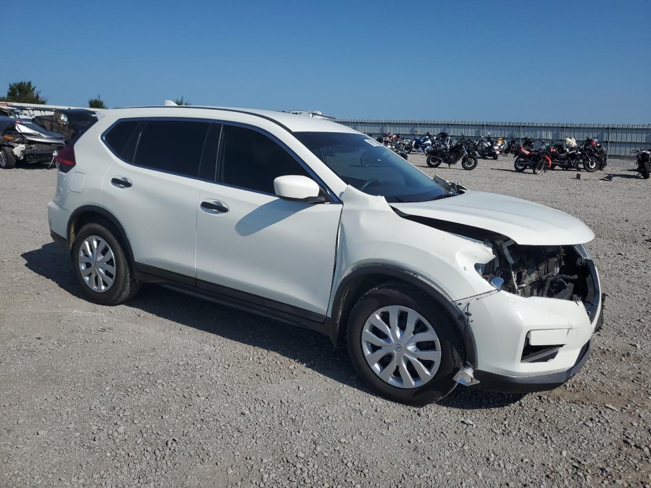 2017 Nissan Rogue S - Фото 4