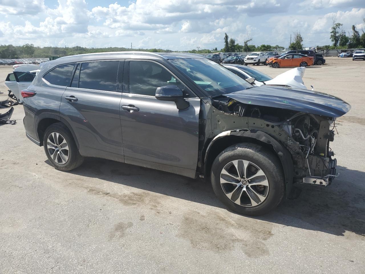 2021 Toyota Highlander Xle - Фото 4
