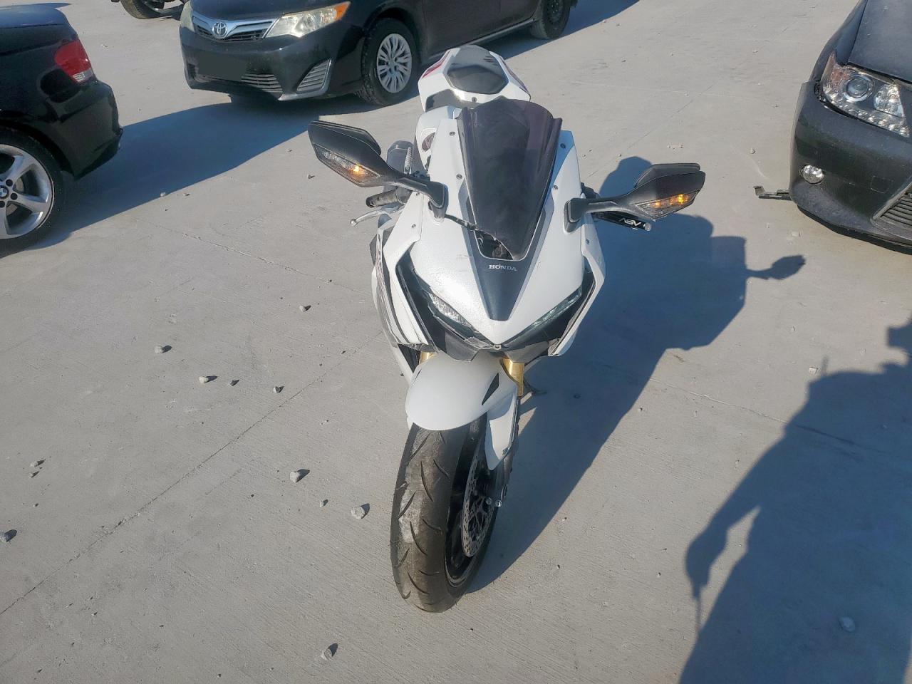 2025 Honda Cbr1000 Rr - Image 2