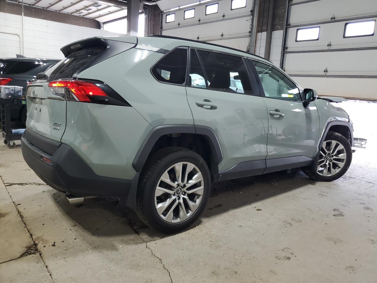 2019 Toyota Rav4 Xle Premium - Image 3