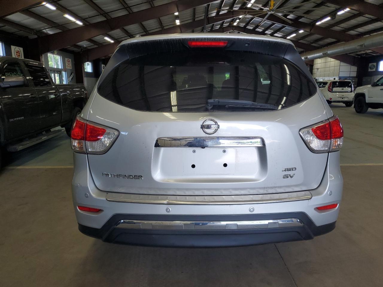 2015 Nissan Pathfinder S - Фото 6