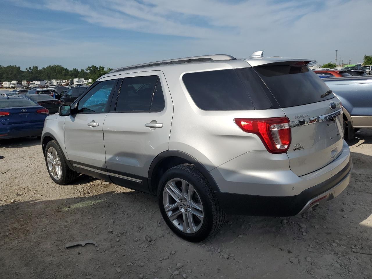 2016 Ford Explorer Xlt - Фото 2