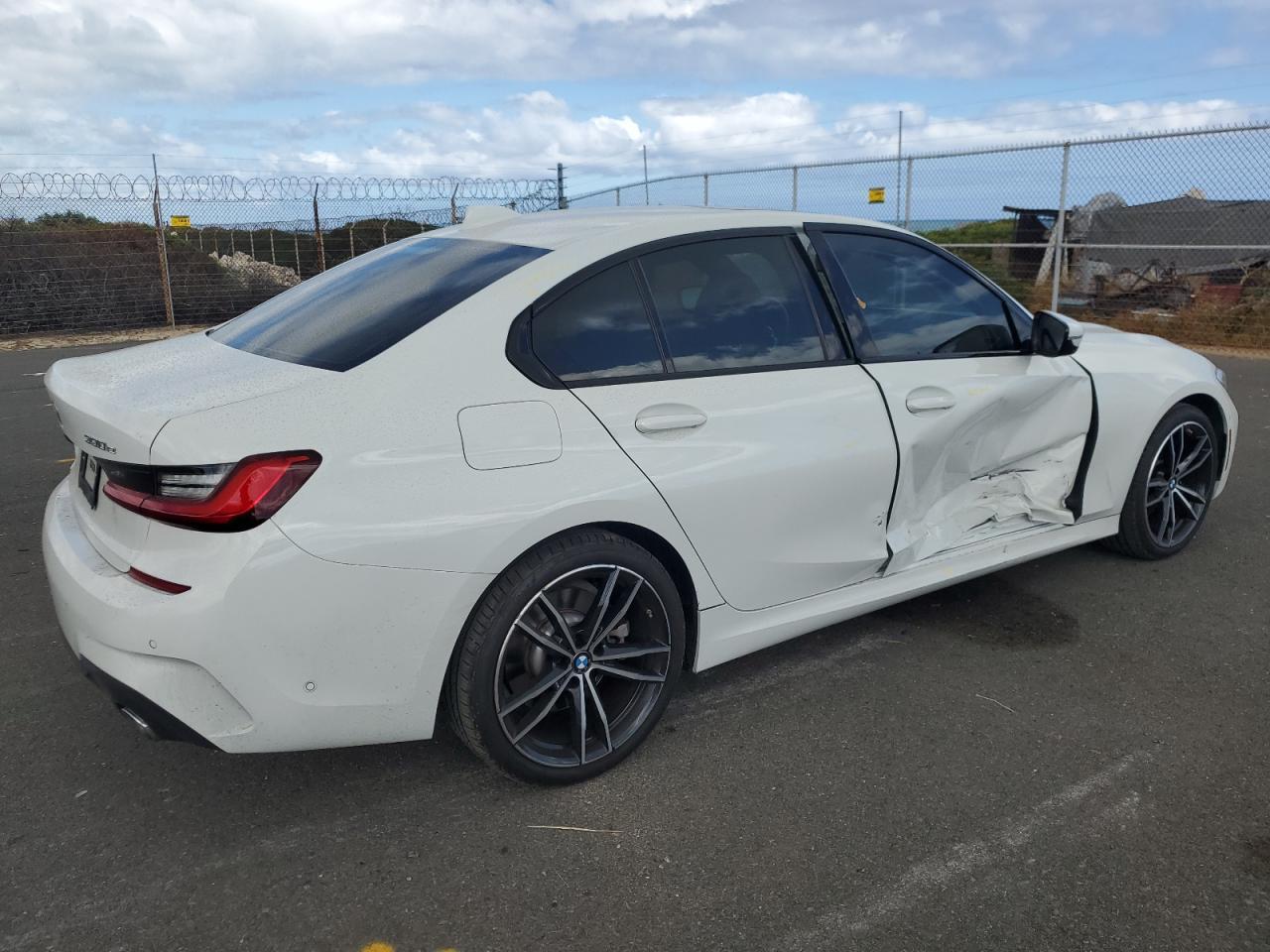 2021 BMW 330E - Фото 3