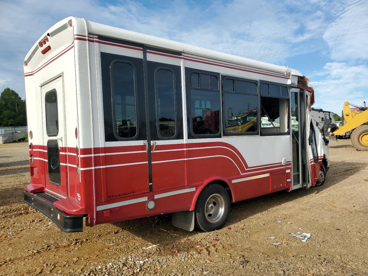 2021 Ford Econoline E450 Super Duty Cutaway Van - Image 4