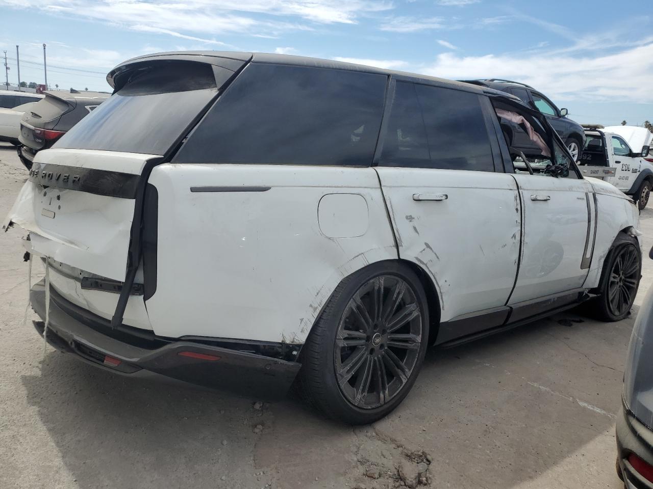 2025 Land Rover Range Rover Se - Image 3