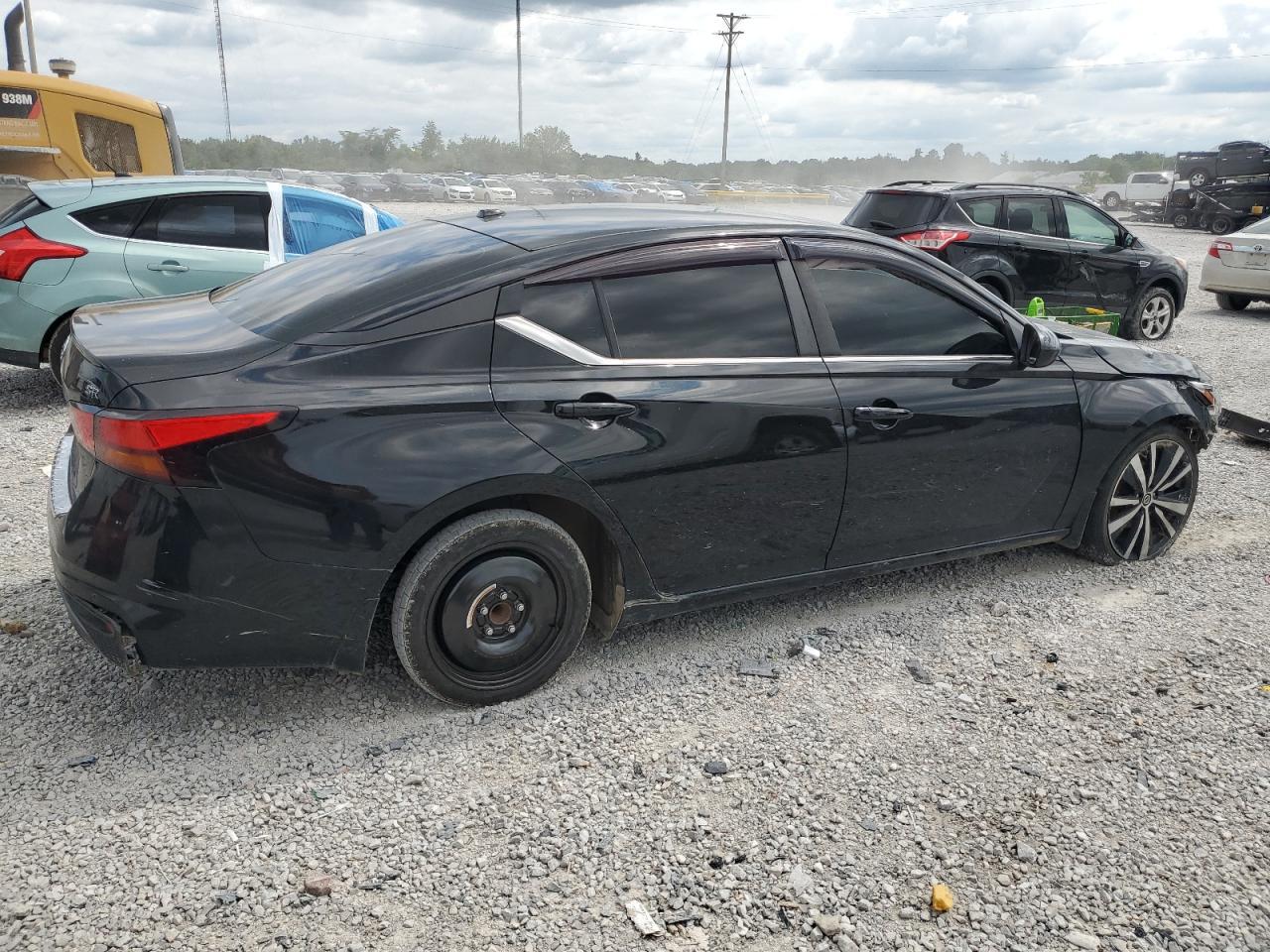 2021 Nissan Altima Sr - Фото 3