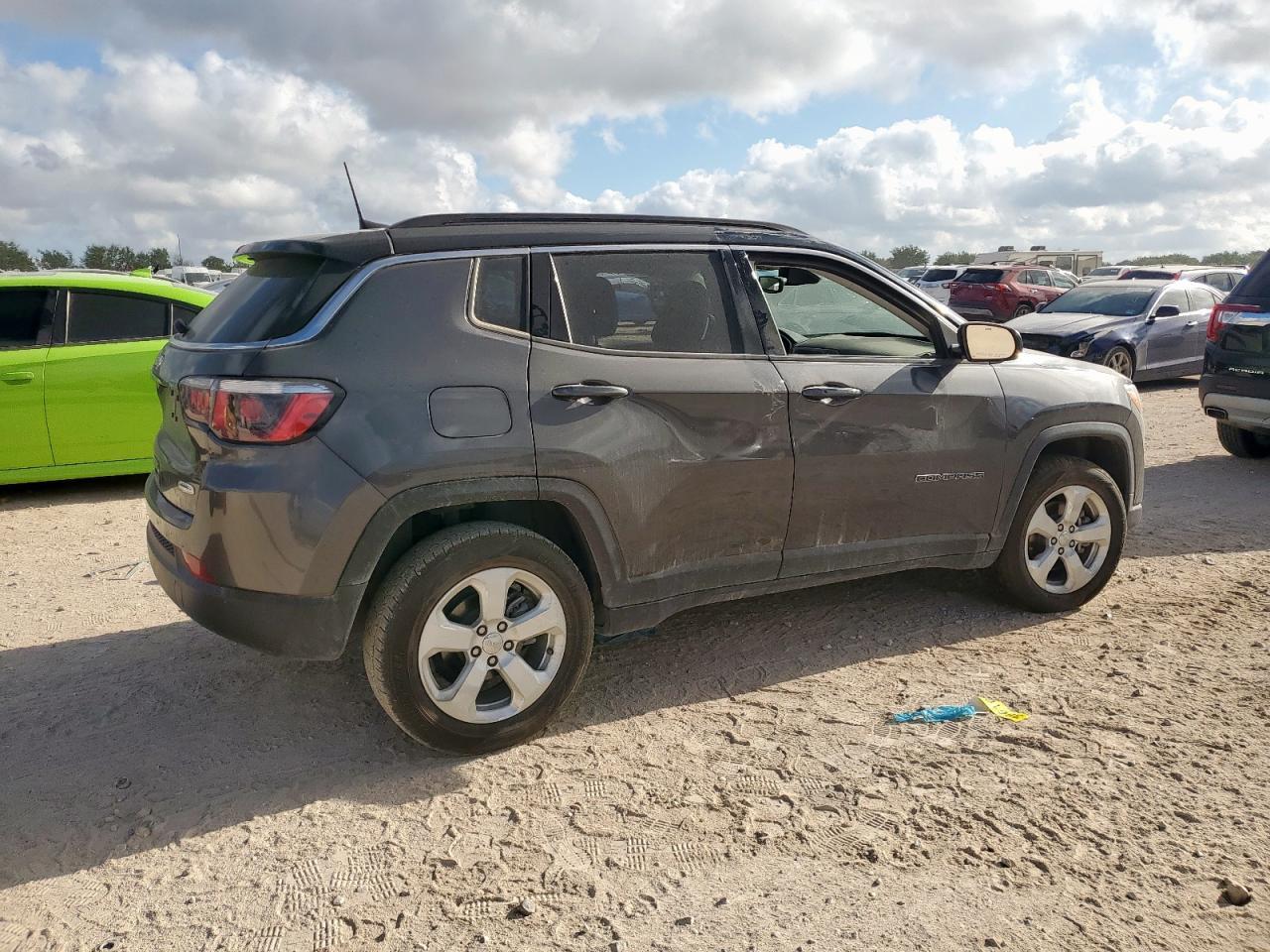 2018 Jeep Compass Latitude - Image 3