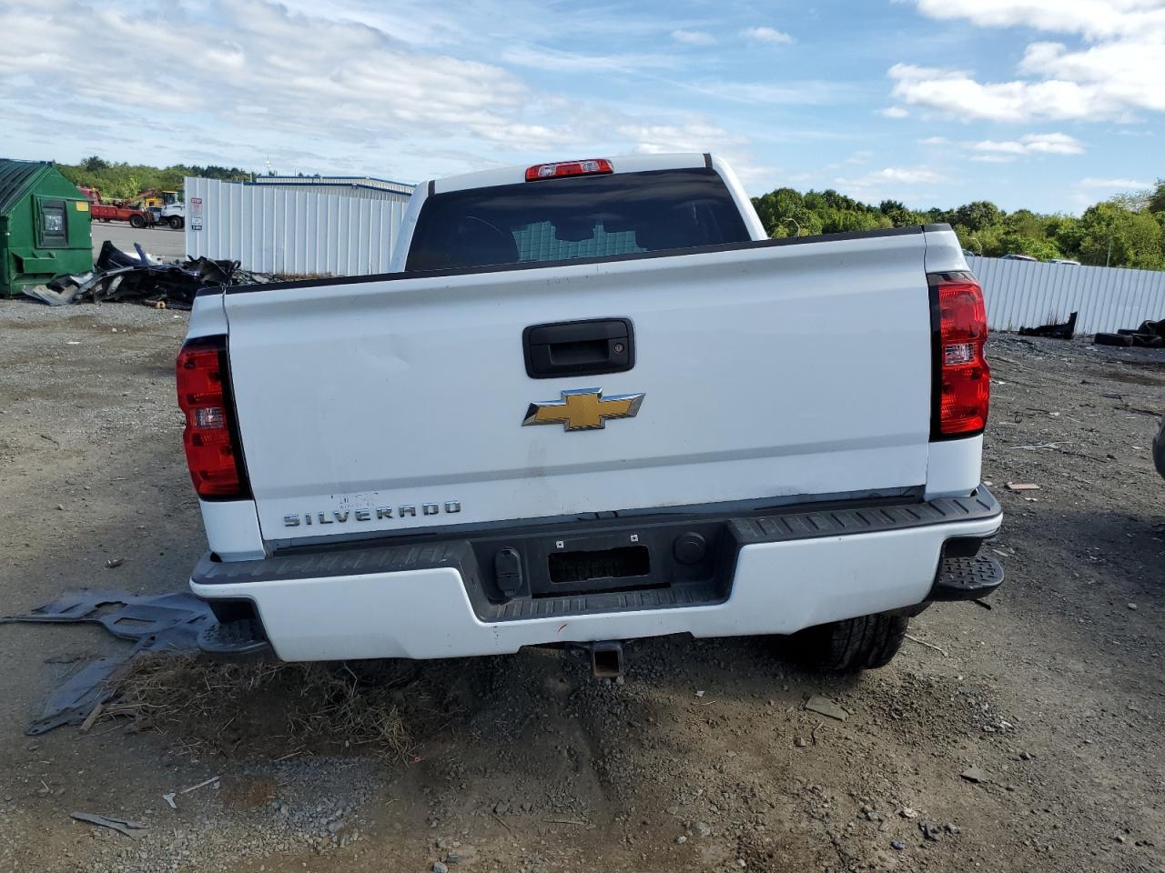 2018 Chevrolet Silverado K1500 Custom - Фото 6
