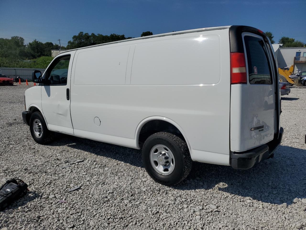 2014 Chevrolet Express G2500 - Фото 2