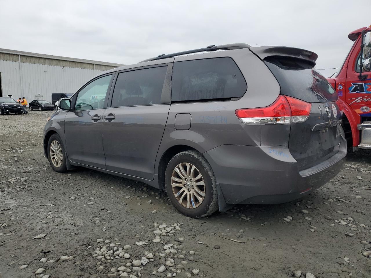 2012 Toyota Sienna Xle - Фото 2
