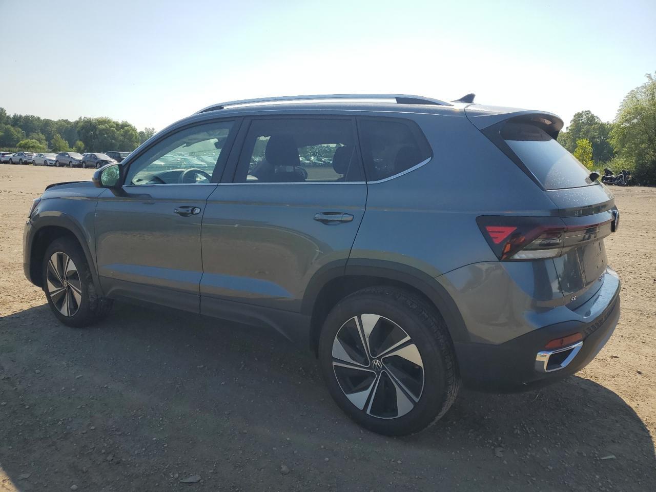 2025 Volkswagen Taos Se - Image 2