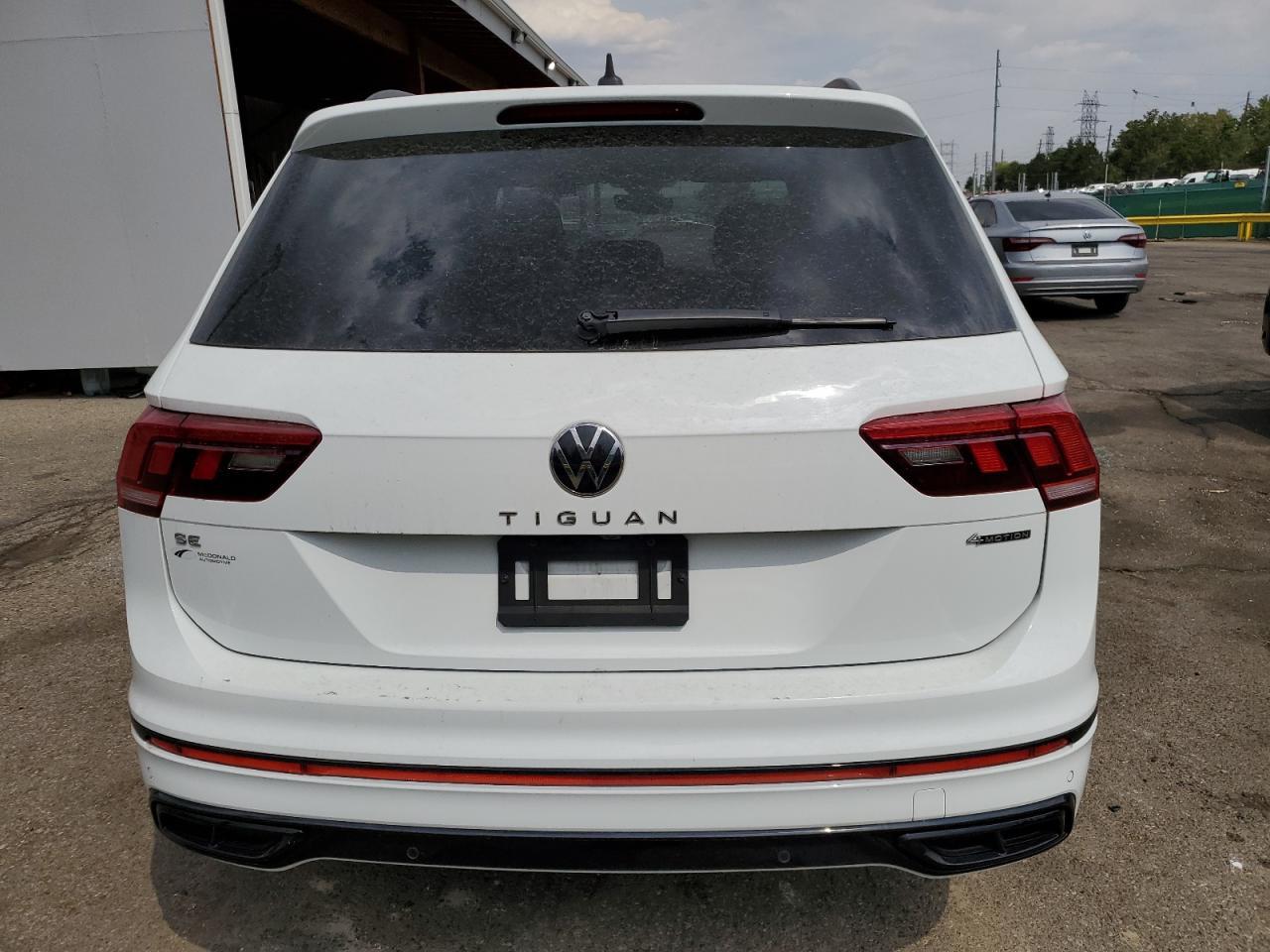 2022 Volkswagen Tiguan Se R-Line Black - Image 6