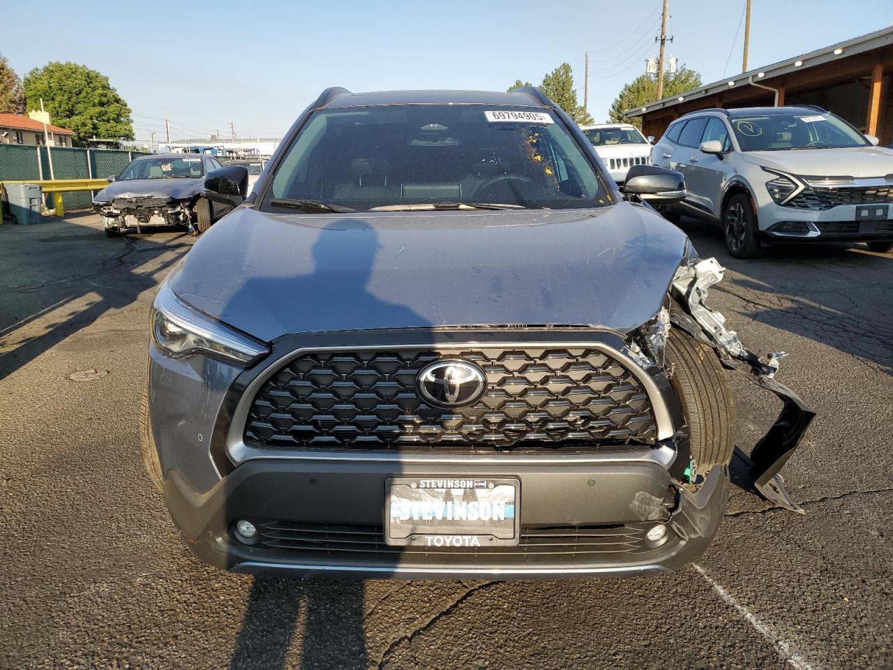 2025 Toyota Corolla Cross Xle - Image 5