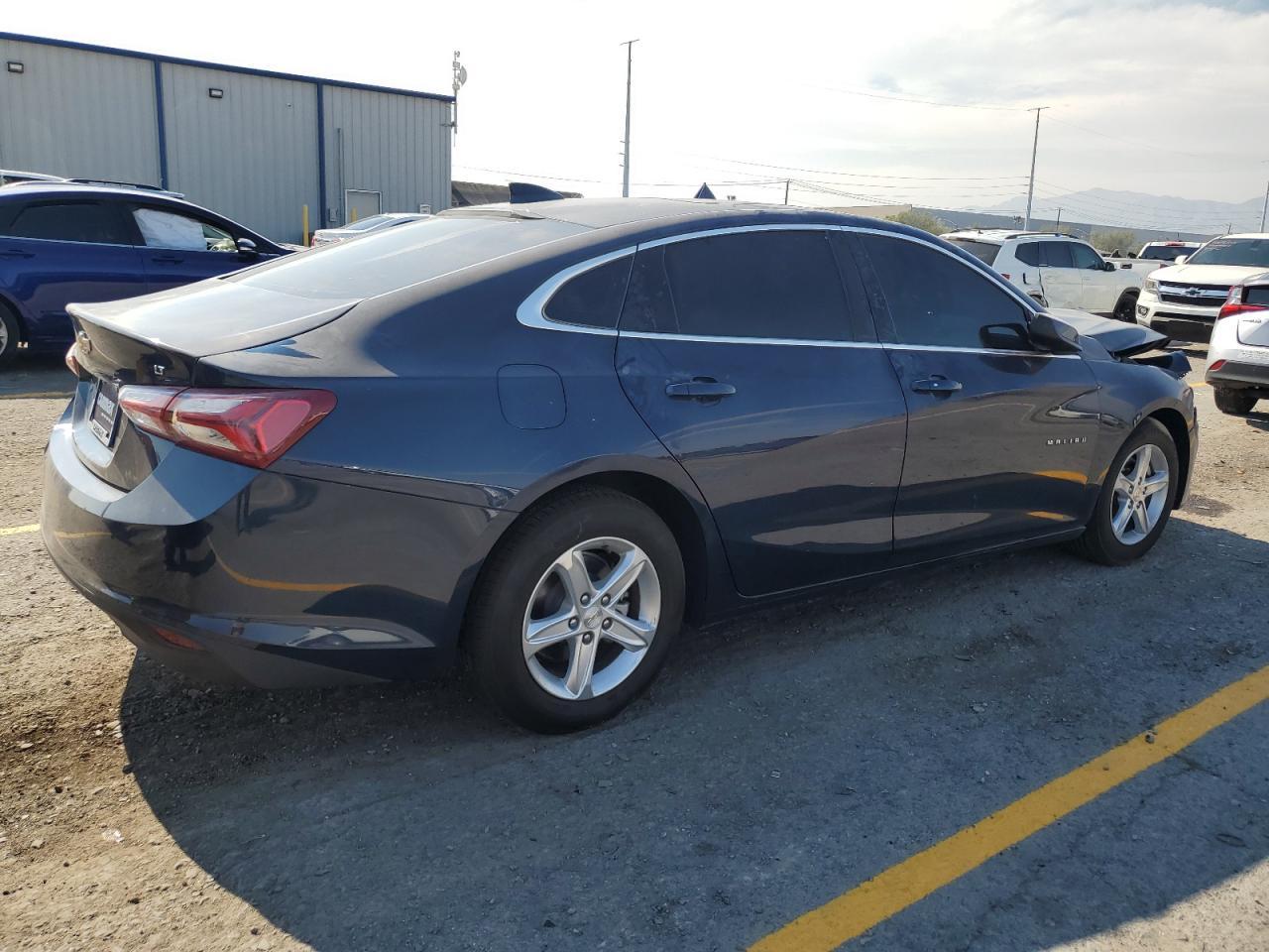 2022 Chevrolet Malibu Lt - Фото 3