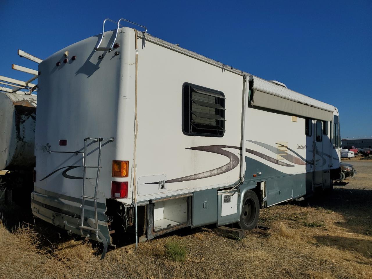 2000 Ford F550 Super Duty Stripped Chassis - Фото 4