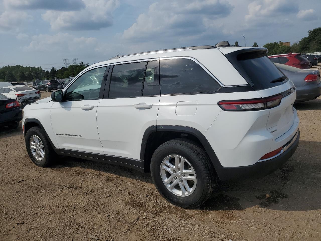 2023 Jeep Grand Cherokee Laredo - Фото 2