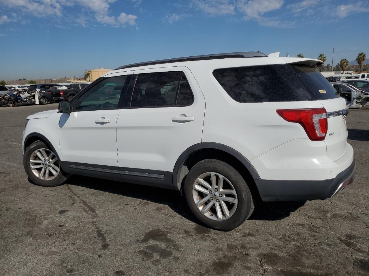 2016 Ford Explorer Xlt - Image 2