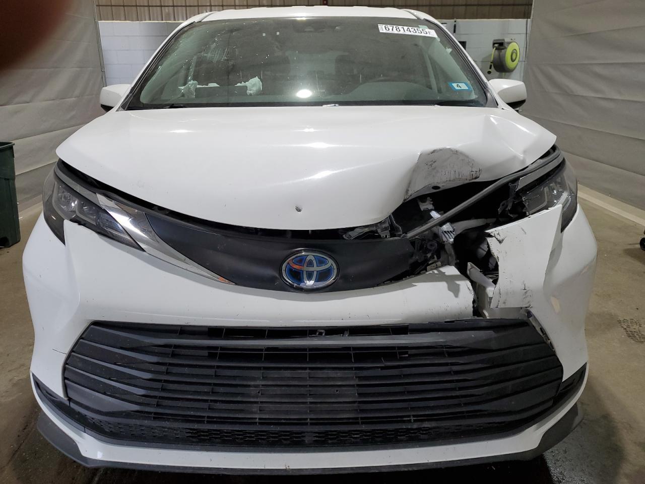 2022 Toyota Sienna Le - Фото 5