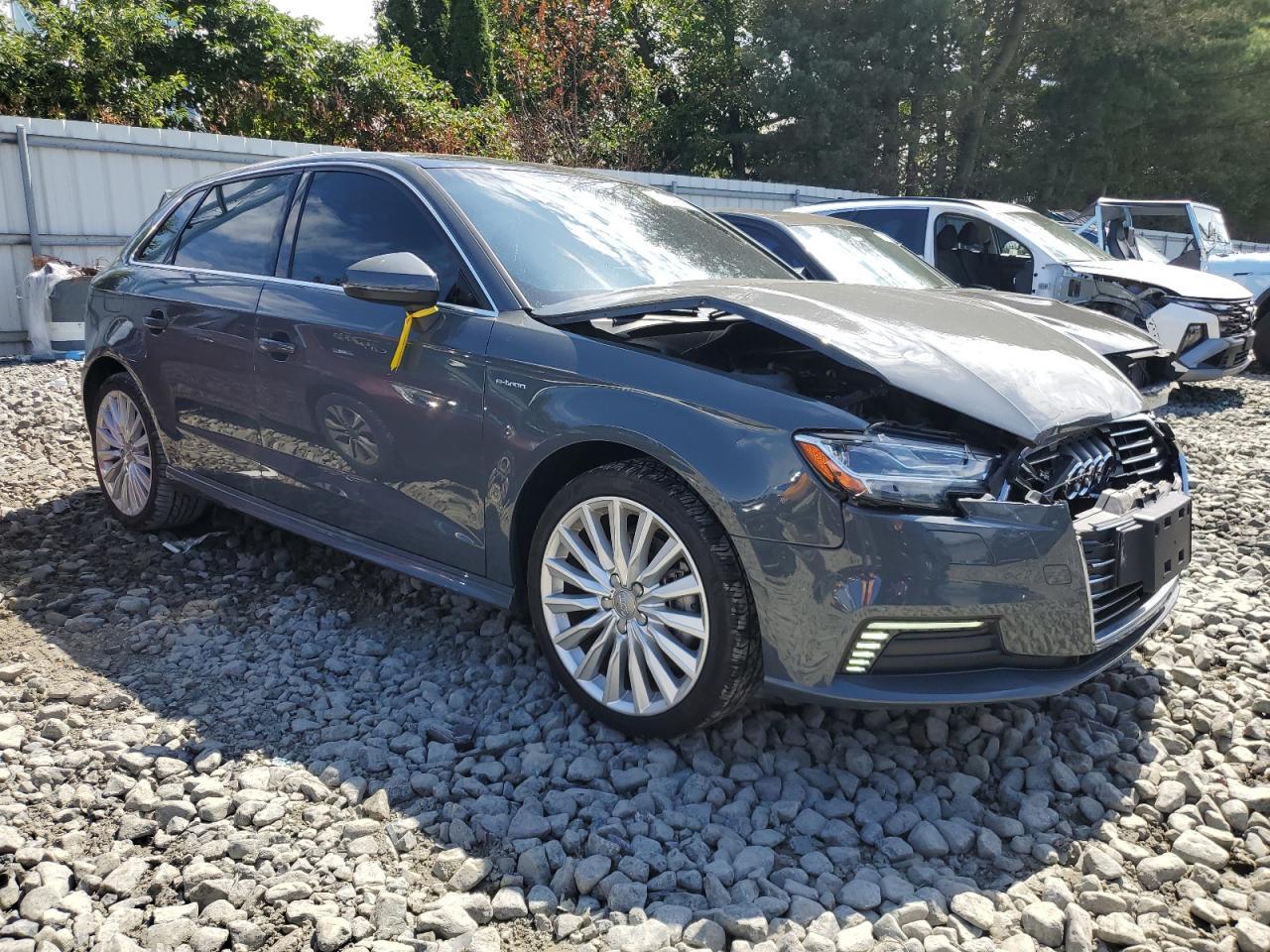 2017 Audi A3 E-Tron Premium Plus - Фото 4