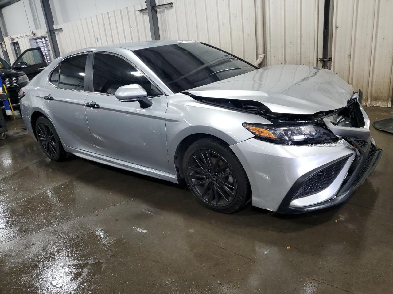 2022 Toyota Camry Se - Фото 4