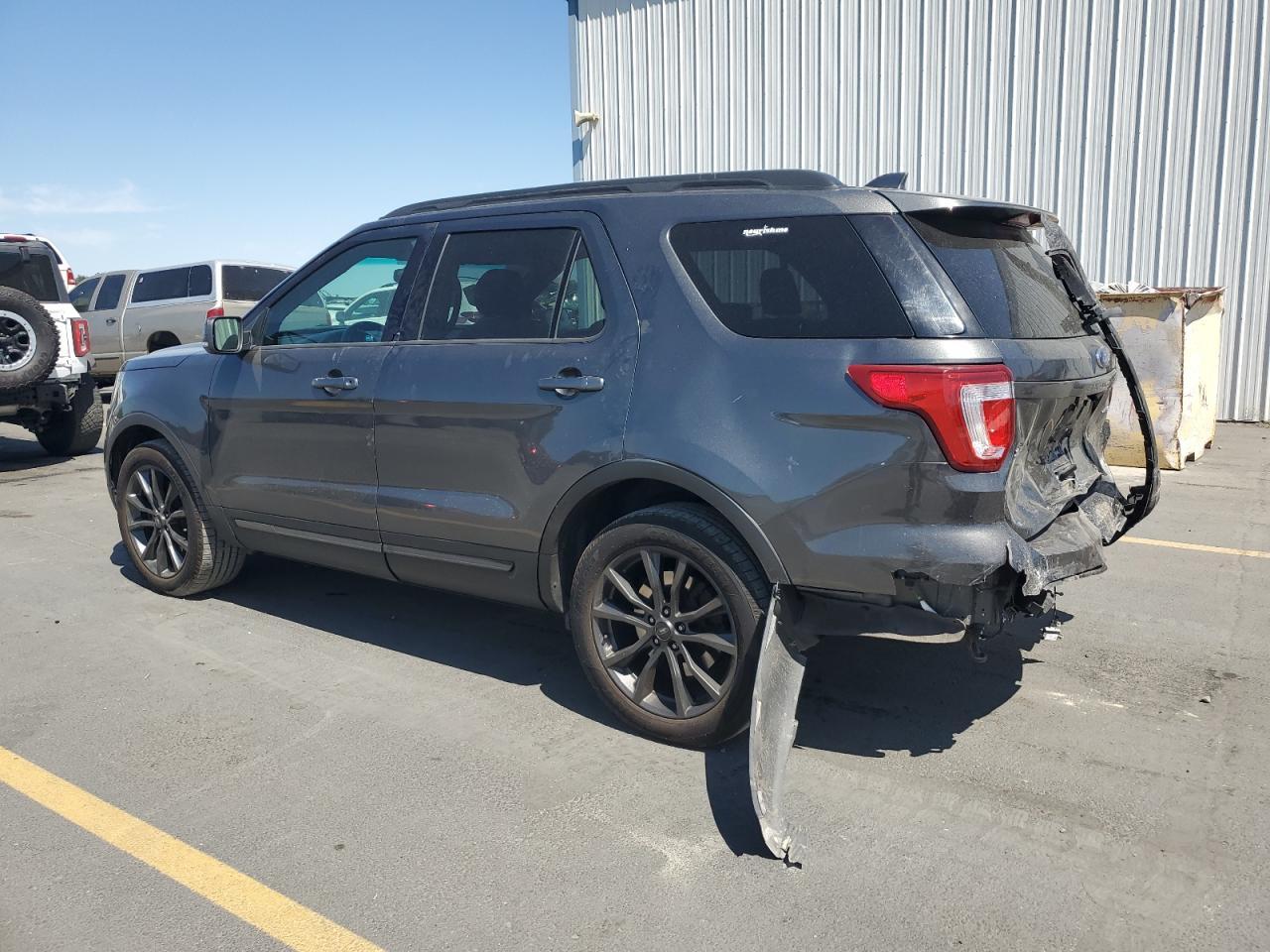 2017 Ford Explorer Xlt - Image 2