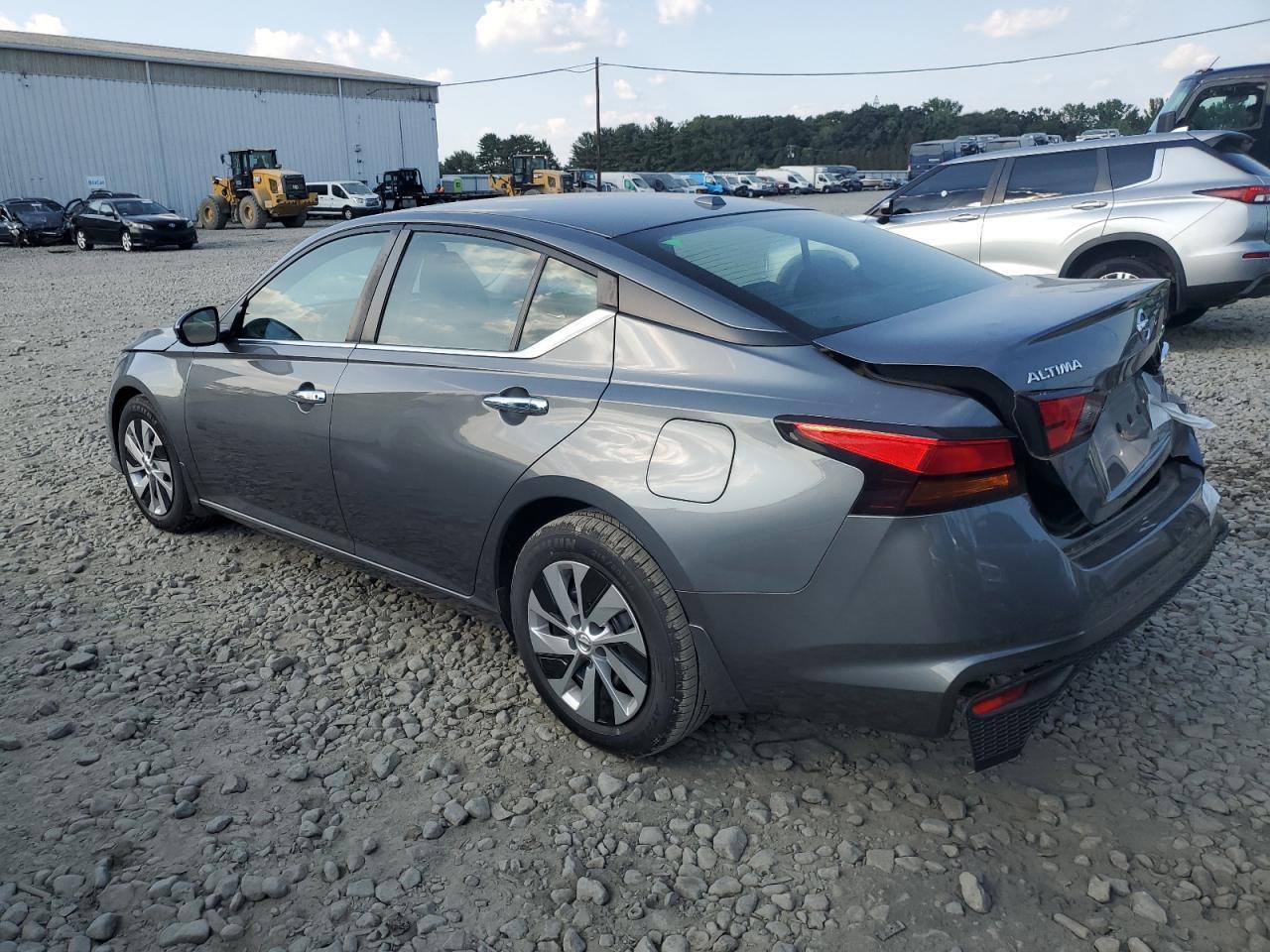 2020 Nissan Altima S - Фото 2