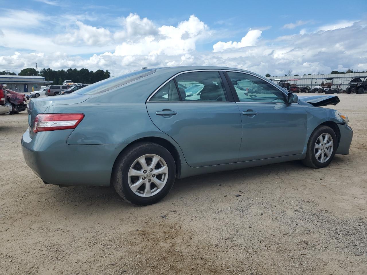 2011 Toyota Camry Base - Фото 3