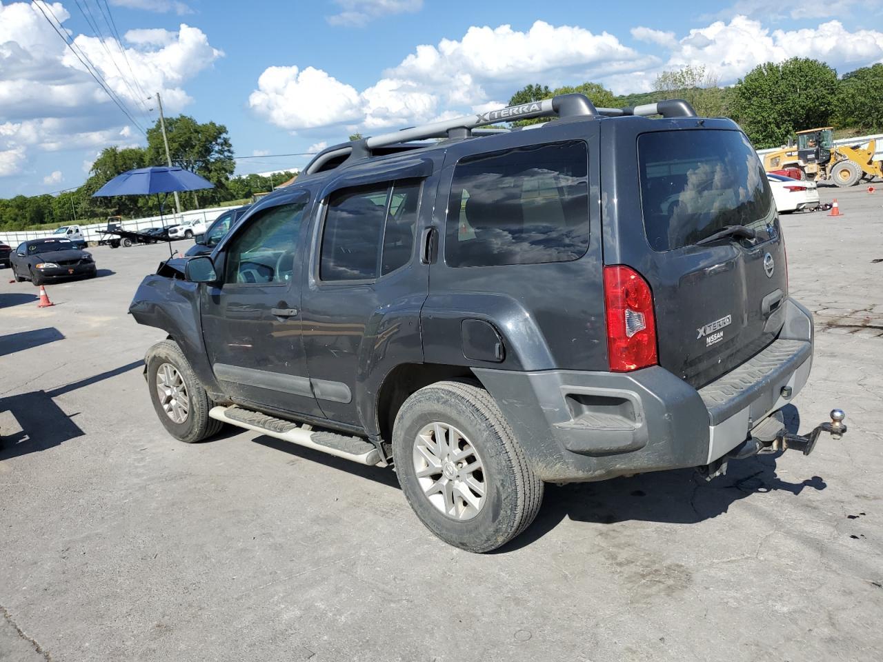 2014 Nissan Xterra X - Image 2