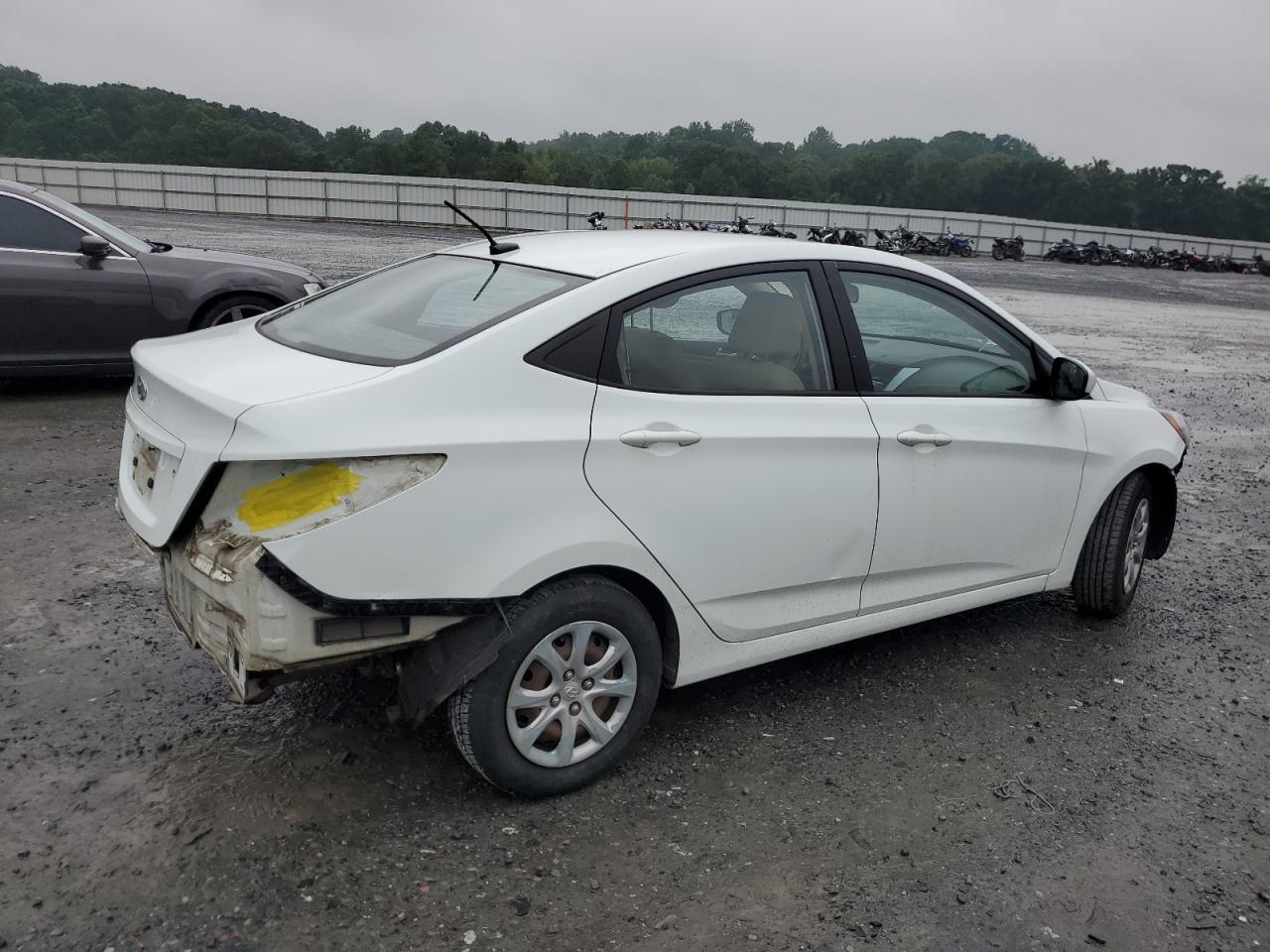 2013 Hyundai Accent Gls - Фото 3