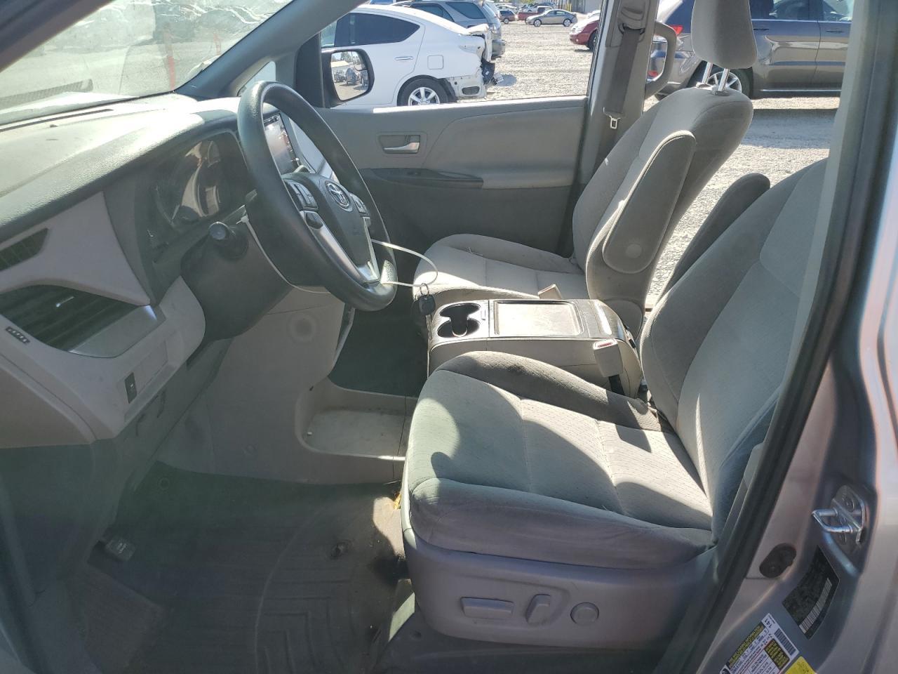 2018 Toyota Sienna Le - Фото 7