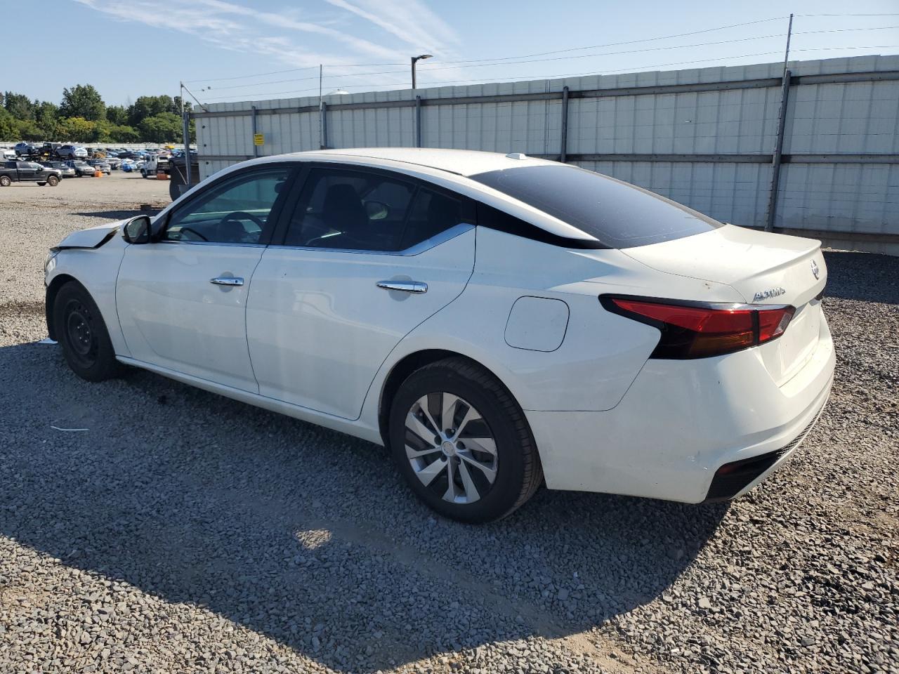 2020 Nissan Altima S - Фото 2