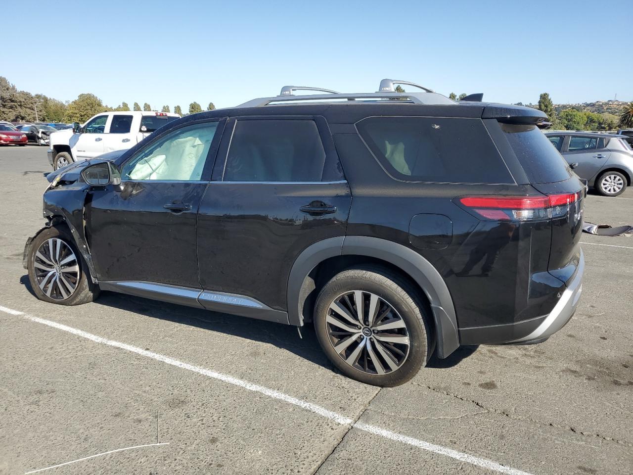 2023 Nissan Pathfinder Platinum - Фото 2