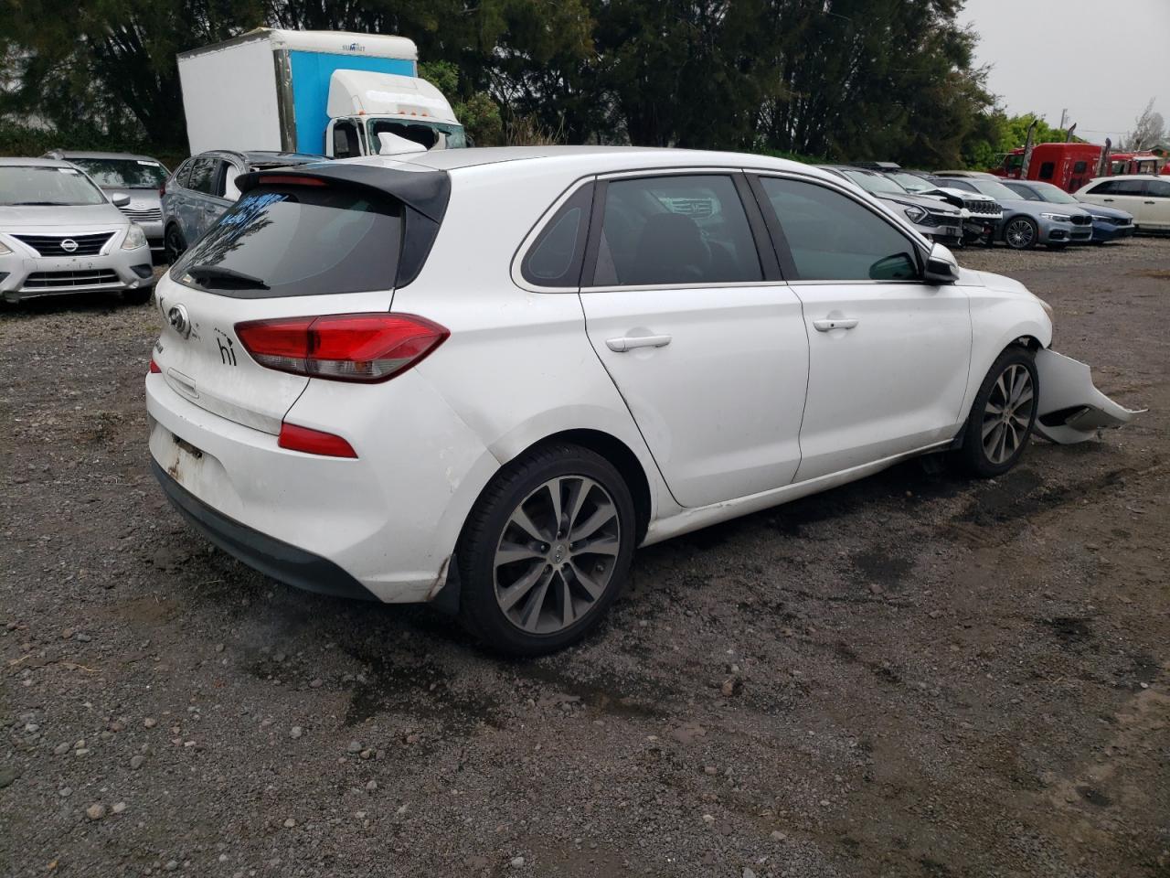 2018 Hyundai Elantra Gt - Image 3