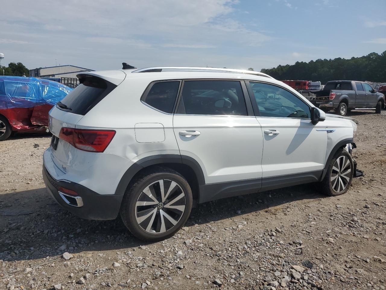 2024 Volkswagen Taos Se - Фото 3