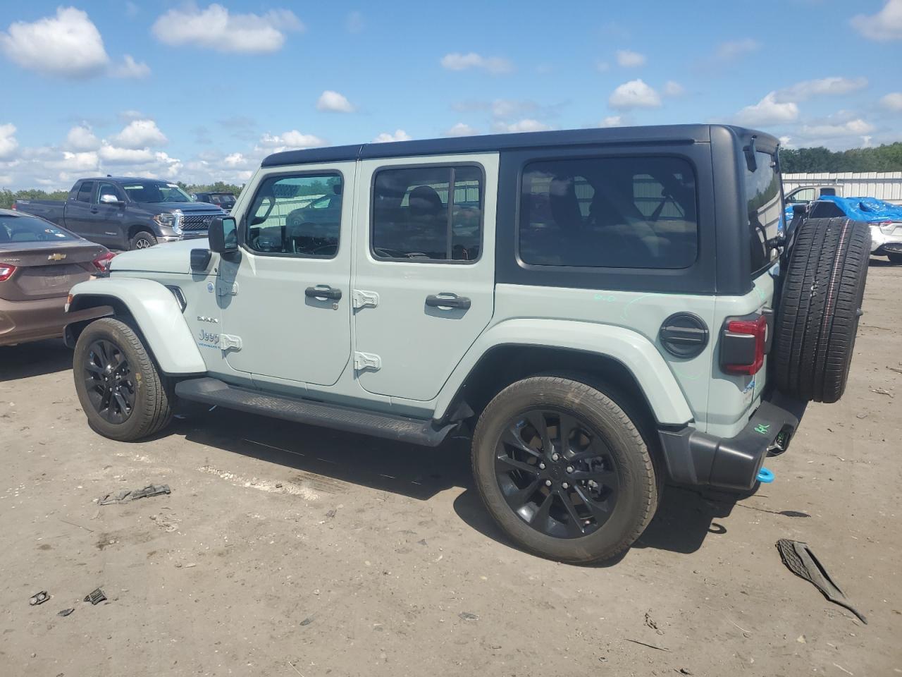2023 Jeep Wrangler Sahara 4Xe - Фото 2