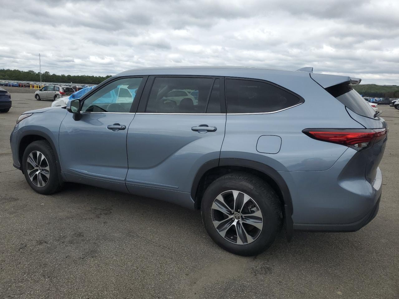 2023 Toyota Highlander L - Фото 2