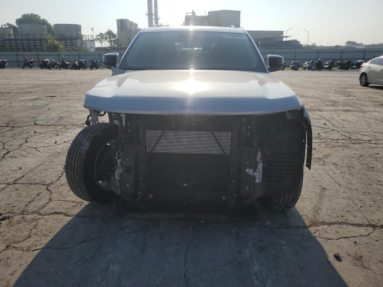 2023 Jeep Grand Cherokee L Laredo - Image 5