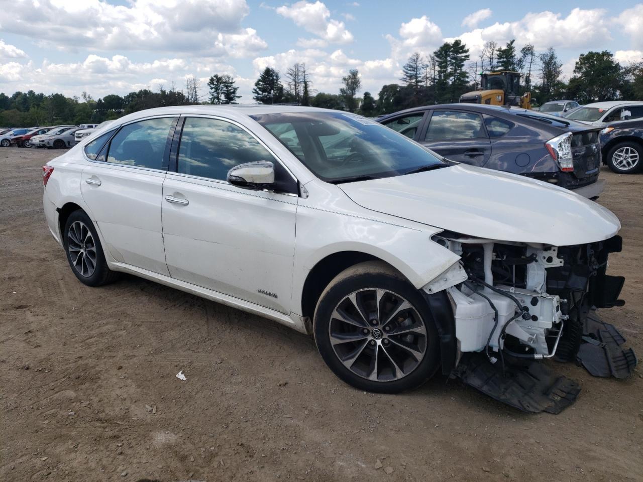 2016 Toyota Avalon Hybrid - Image 4
