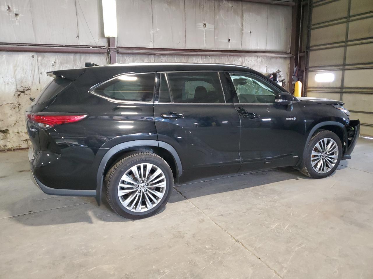 2021 Toyota Highlander Hybrid Platinum - Image 3