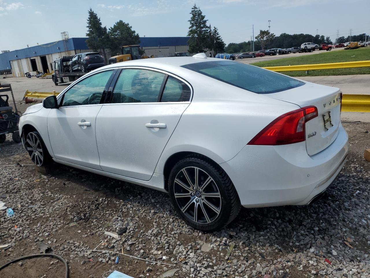 2018 Volvo S60 Platinum - Фото 2