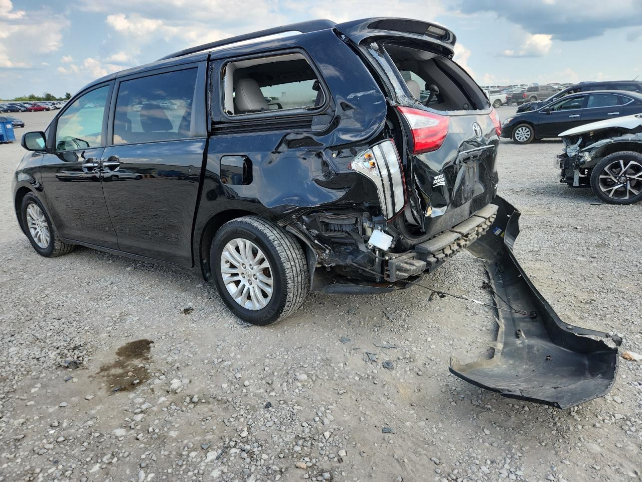 2015 Toyota Sienna Xle - Фото 2