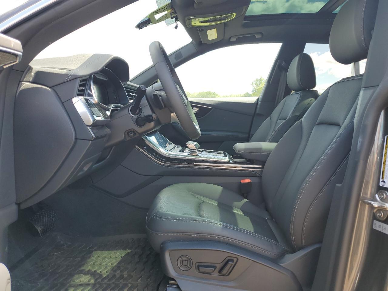 2025 Audi Q8 Premium Plus - Фото 7