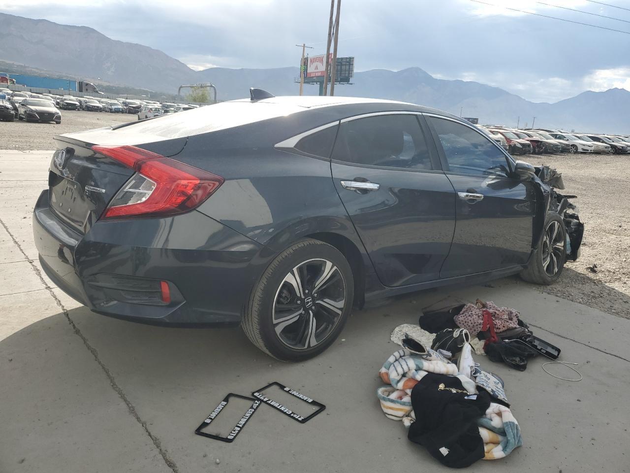 2016 Honda Civic Touring - Image 3