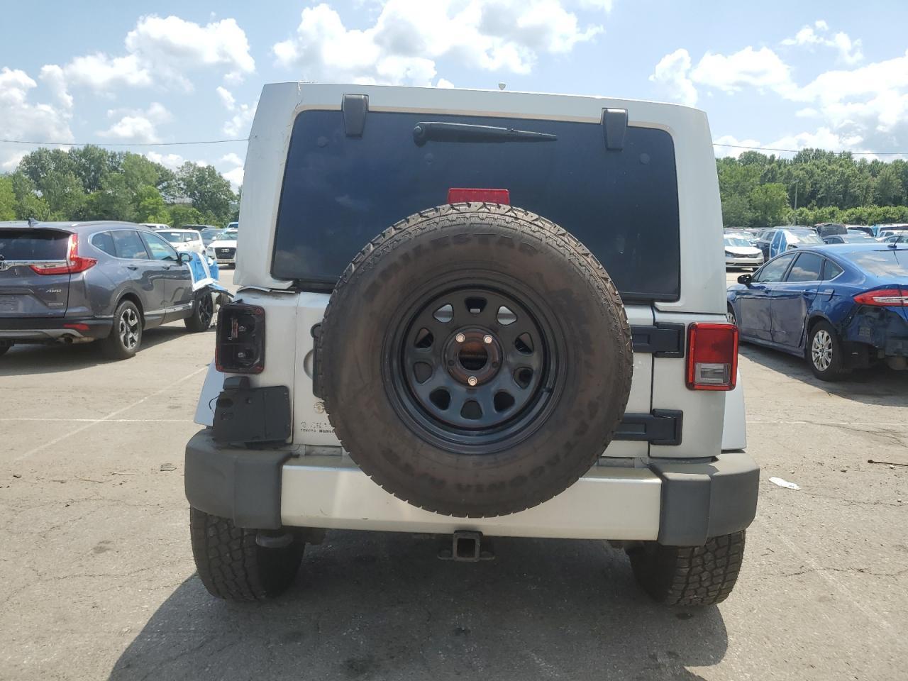 2012 Jeep Wrangler Unlimited Sahara - Фото 6