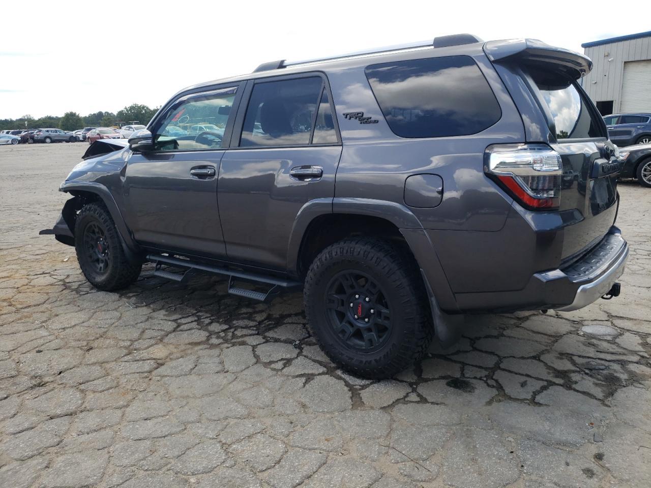 2018 Toyota 4Runner Sr5/Sr5 Premium - Image 2
